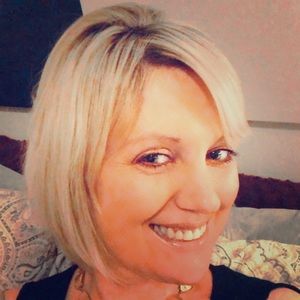 I’m selling women’s clothes, accessories & makeup